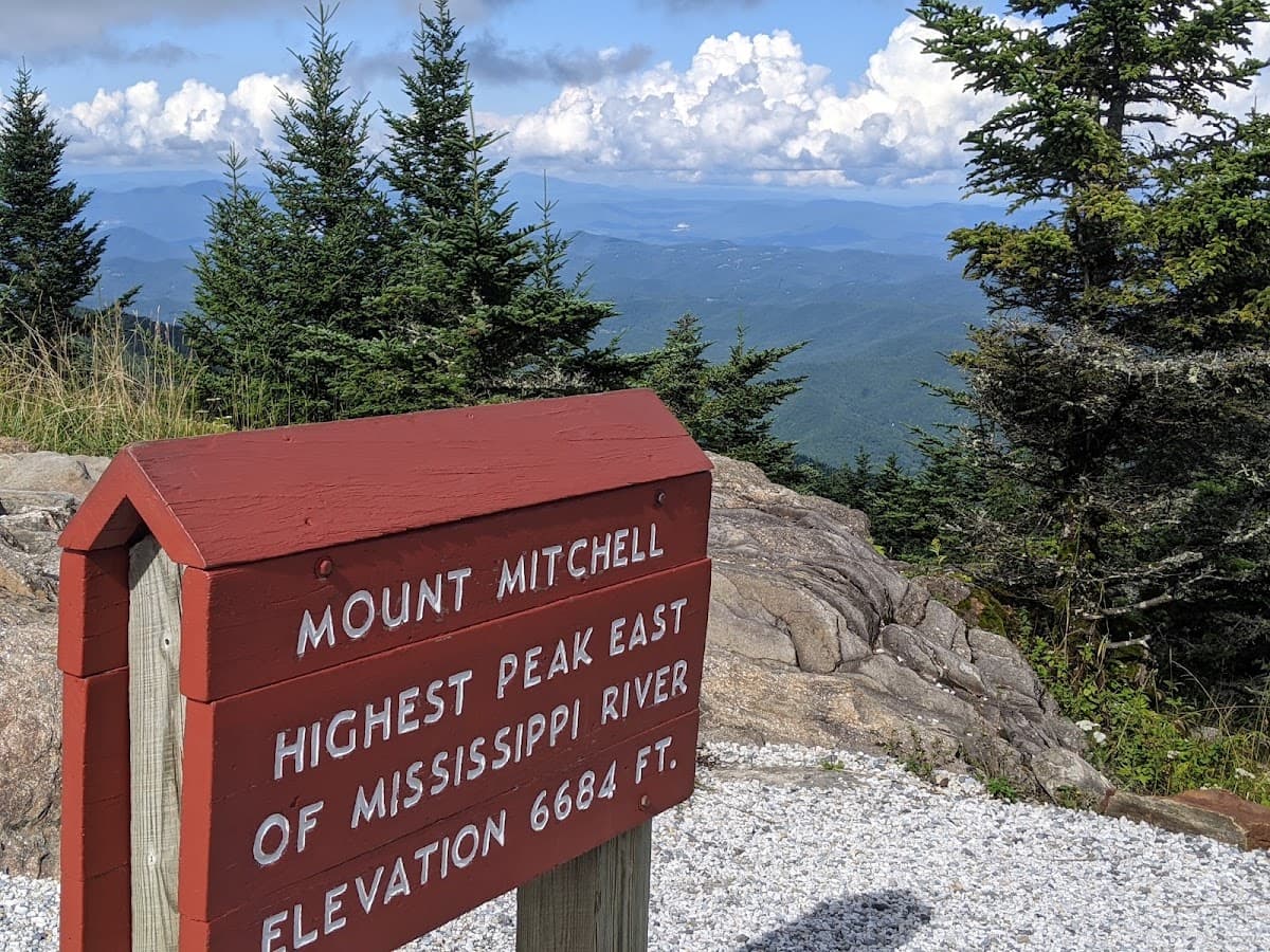 Mount Mitchellへのバックパッキング