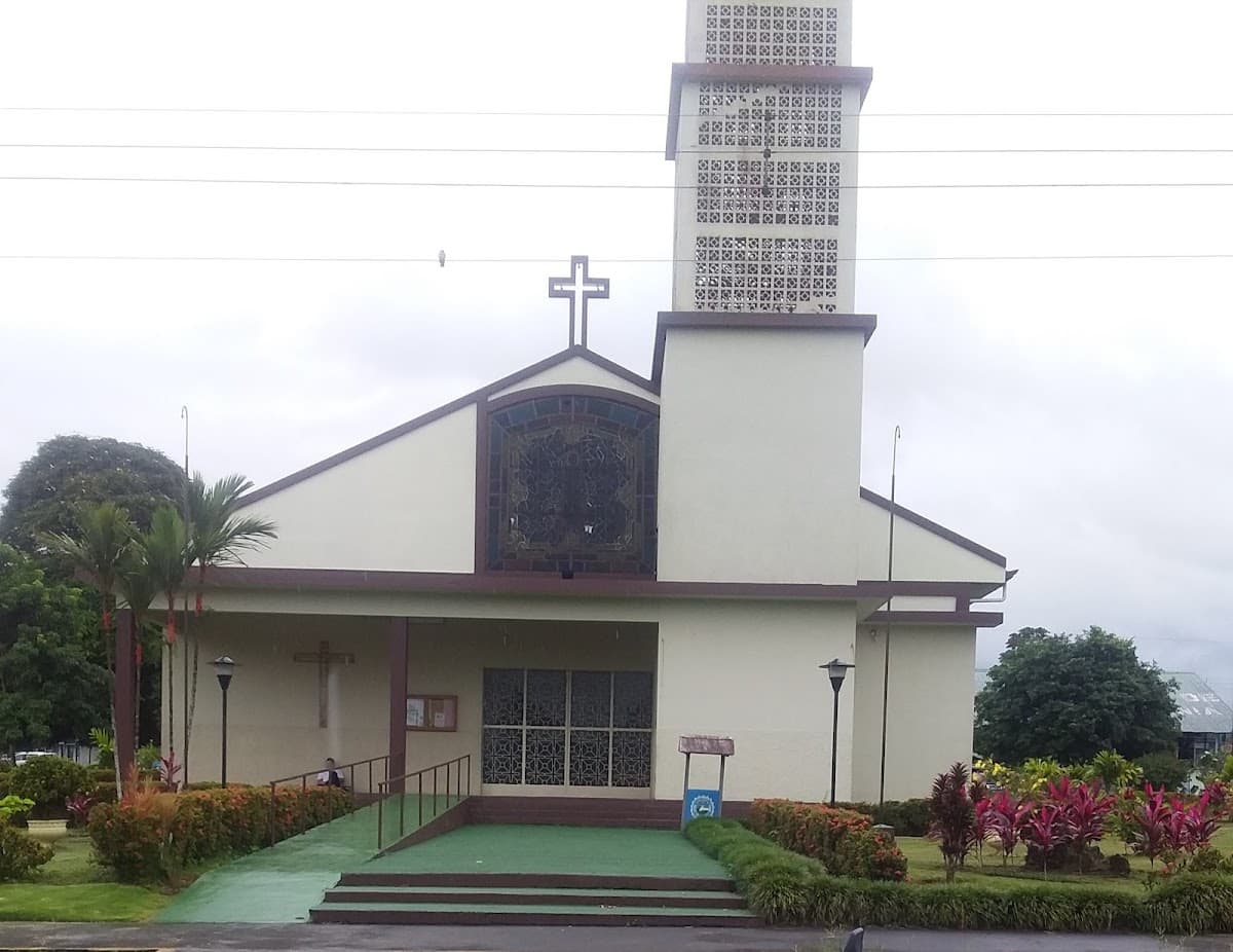 Souvenir shopping in La Fortuna