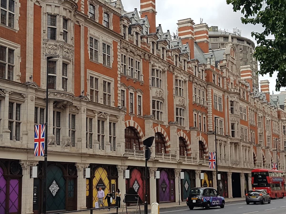 Sloane Street boutique walk