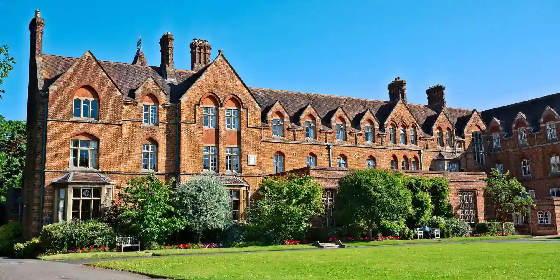 International House London - Oxford Summer Language Camp