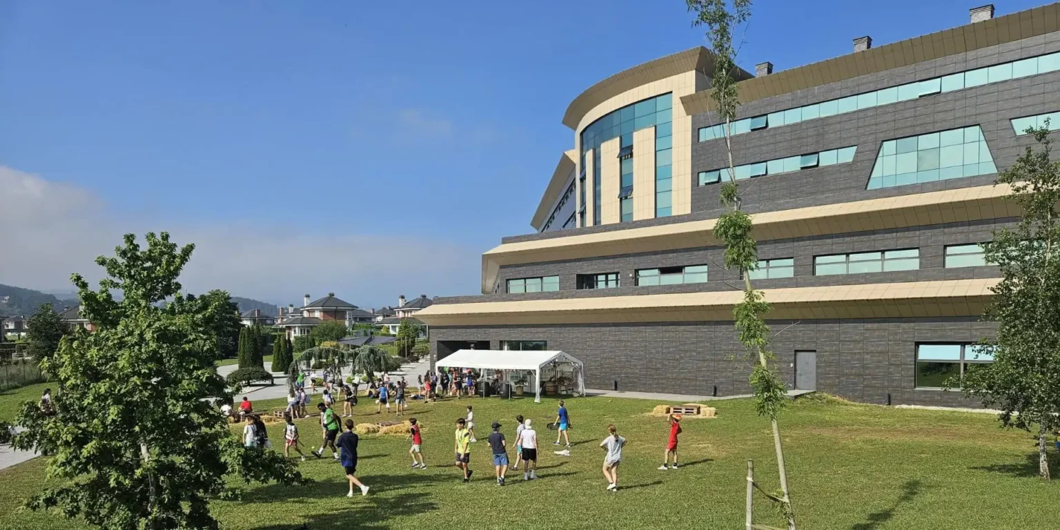 WSGallery - L'école du village - Couverture