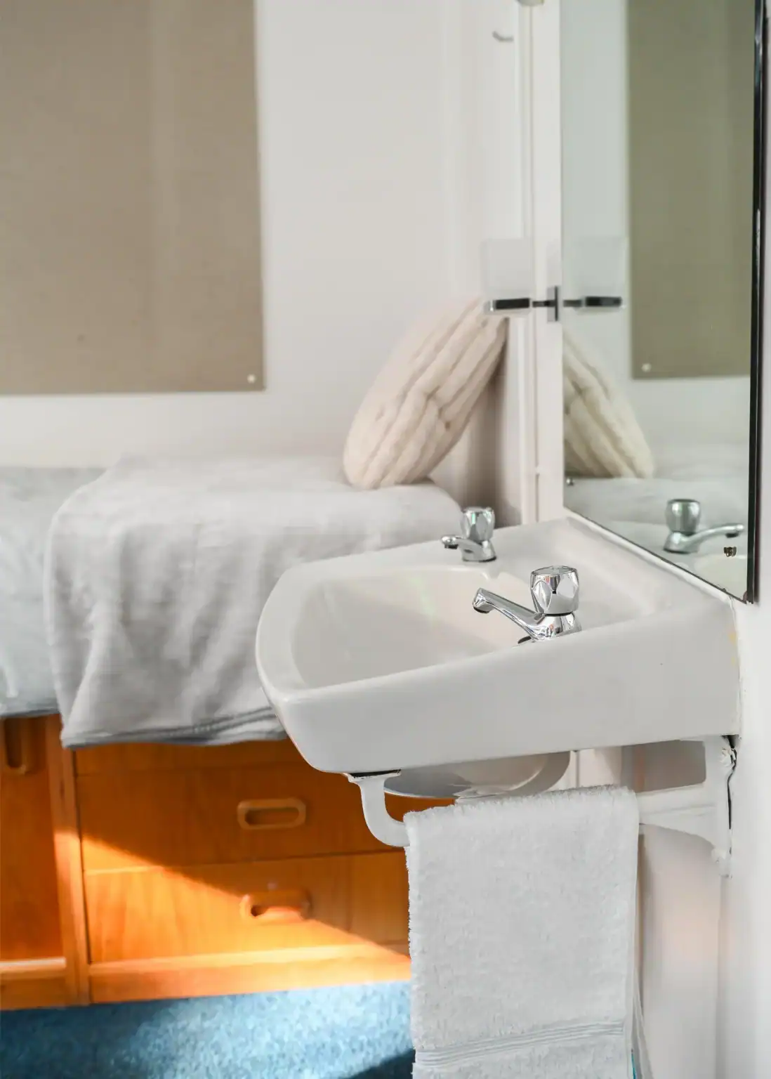 Young House Bedroom Sink BSC Summer School 1098x1536