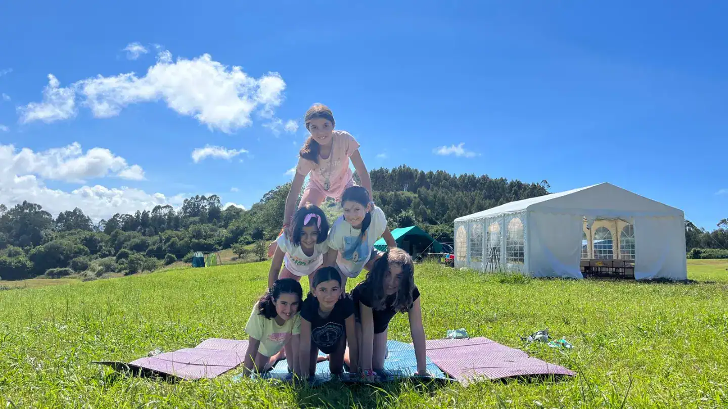 Summer Camps Inmersion En Ingles Y Naturaleza NewPa Campamento De Verano Torre Humana Bruno T. E