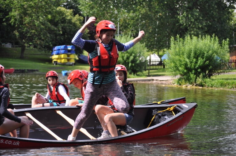 WC-Kayaking-jump-girl